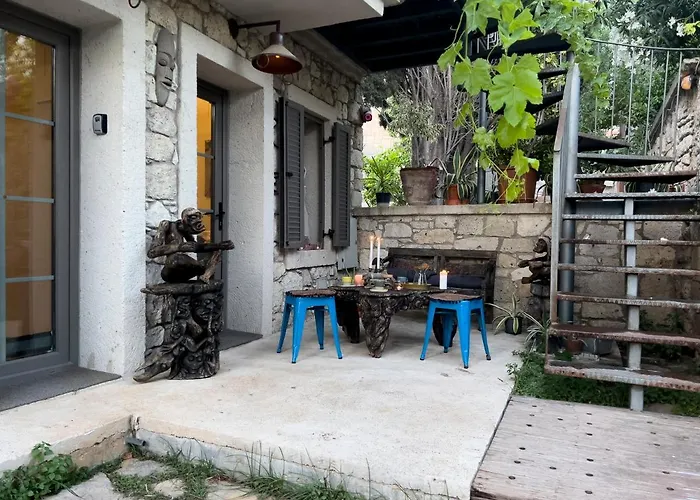 Hotel na wodzie 118 *