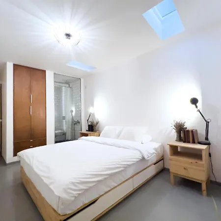 Hotel en barco 118 *